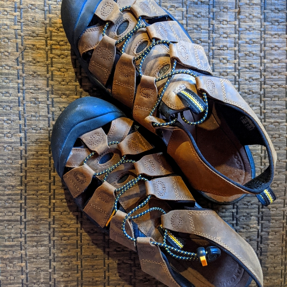 Men's size 12 keenes NWOT